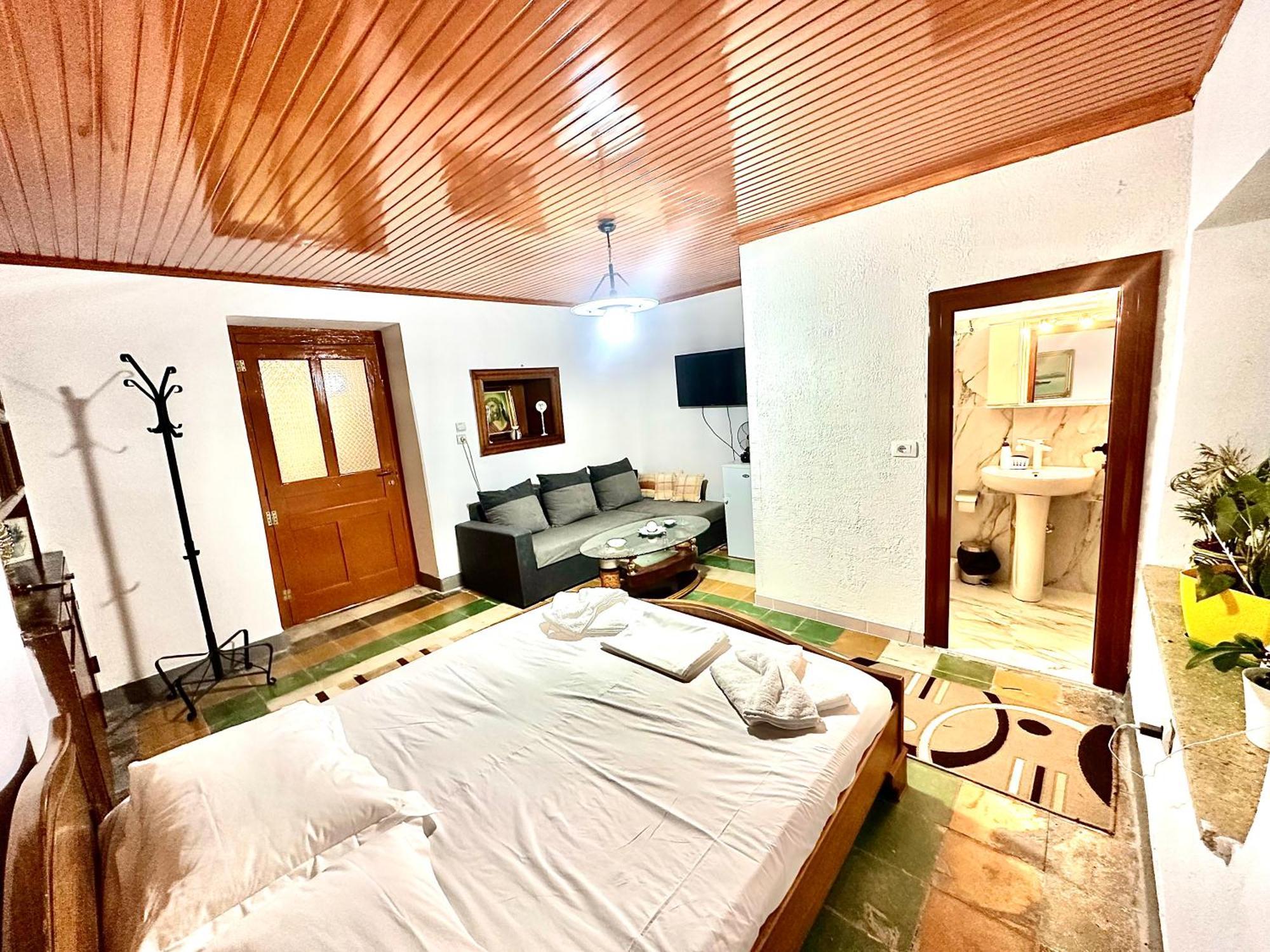 Grandpas House Hotel Gjirokaster Ngoại thất bức ảnh