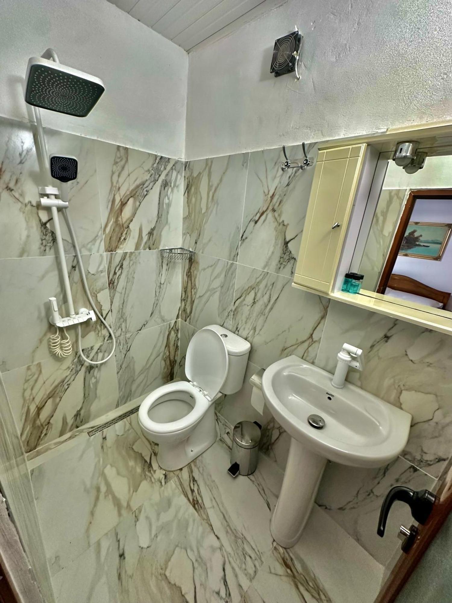 Grandpas House Hotel Gjirokaster Ngoại thất bức ảnh
