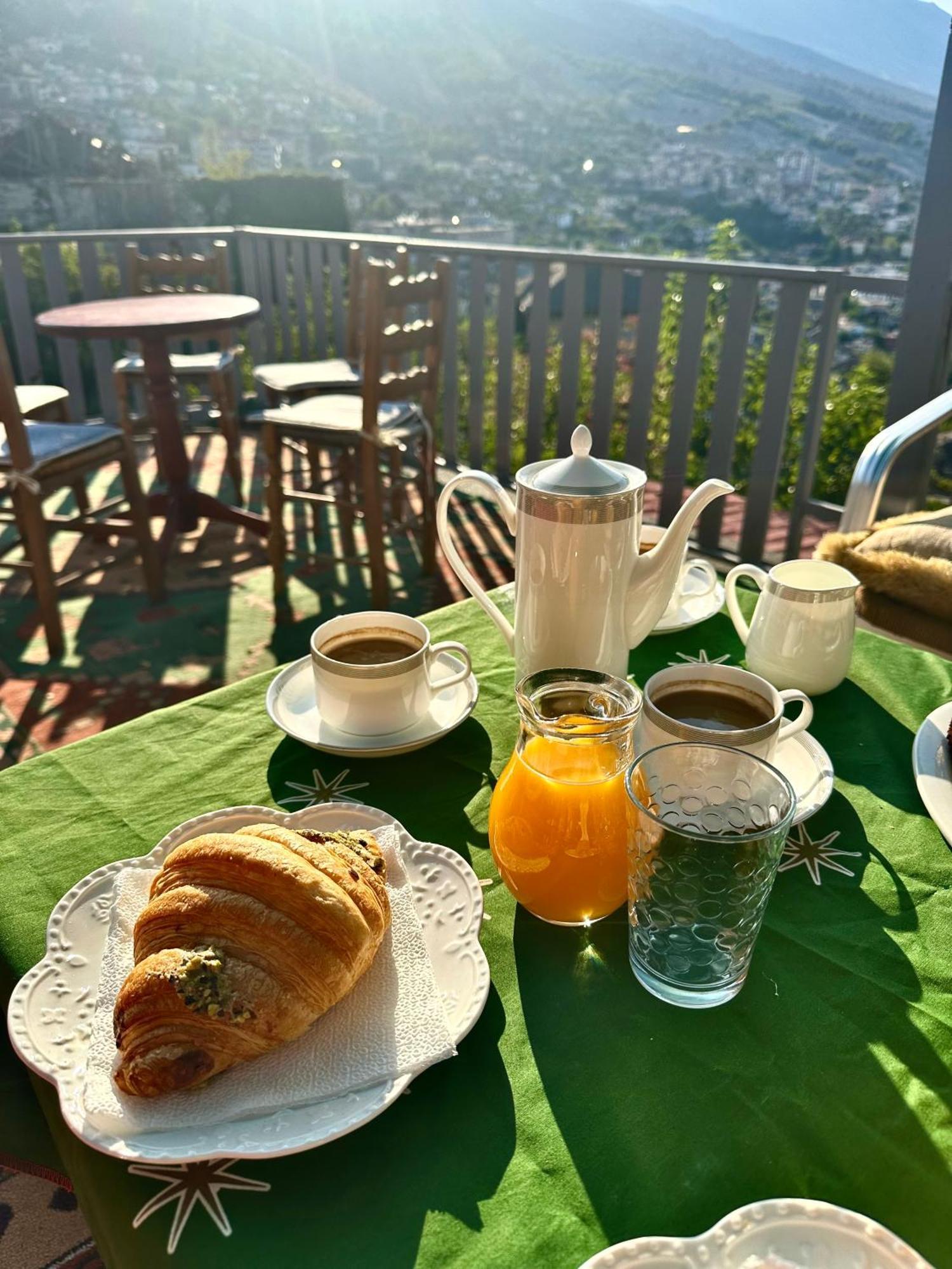 Grandpas House Hotel Gjirokaster Ngoại thất bức ảnh