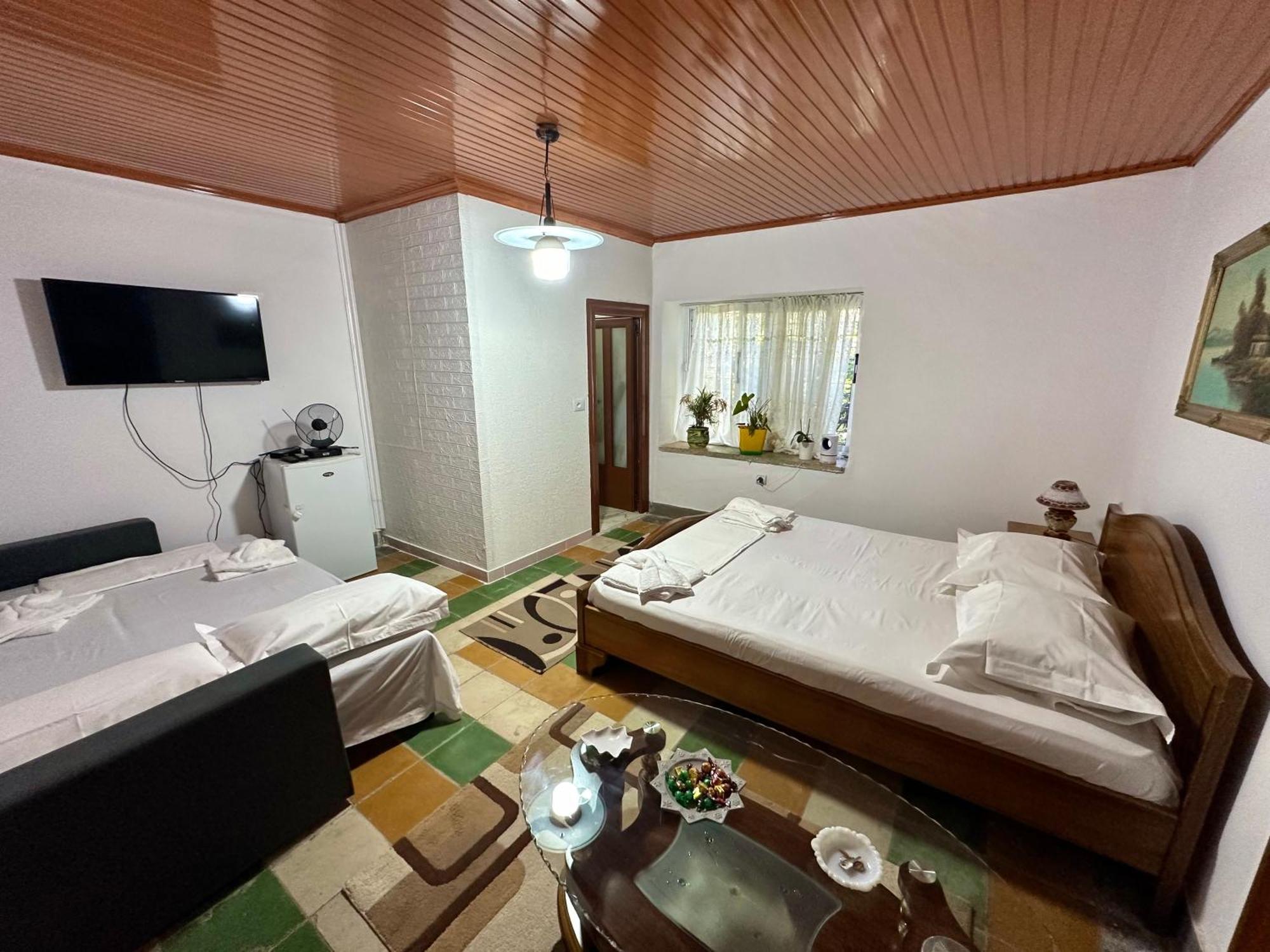 Grandpas House Hotel Gjirokaster Ngoại thất bức ảnh