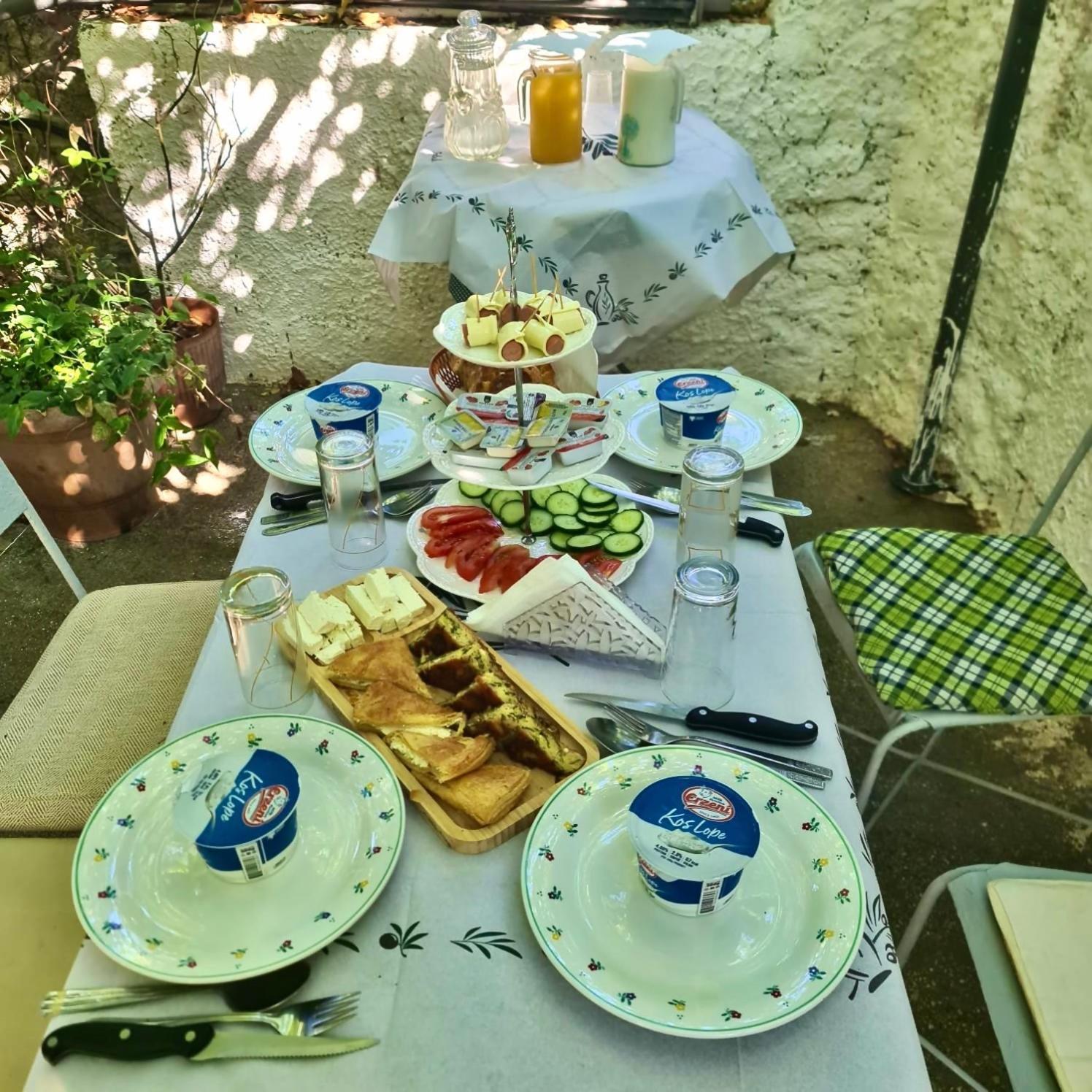 Grandpas House Hotel Gjirokaster Ngoại thất bức ảnh